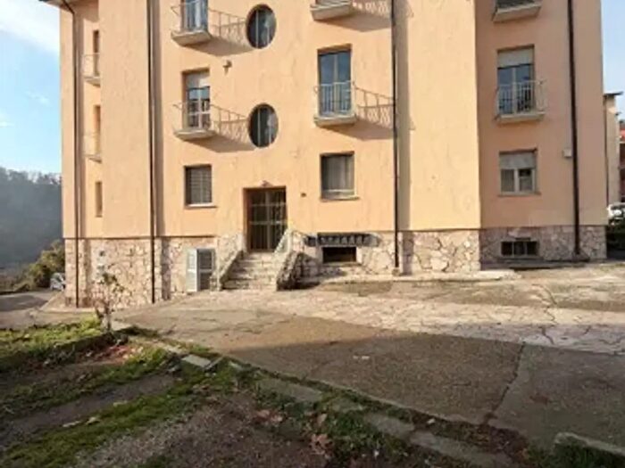 Appartamento quadrilocale in vendita in Via Lorenzo De Dominicis, Orte