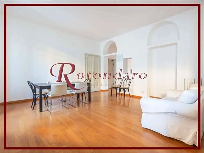 Appartamento trilocale in affitto in Via Pietro Maroncelli, Milano