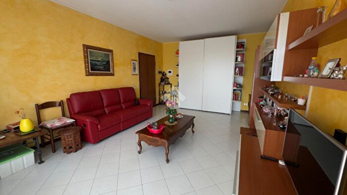 Appartamento trilocale in vendita in Via della Repubblica, Pantigliate