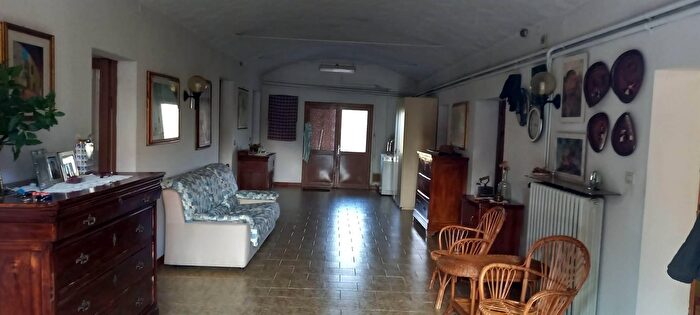 Casa con 7 locali in vendita in Gualtieri