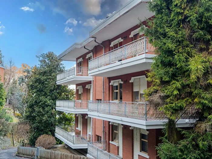 Appartamento con 8 locali in vendita in Strada Ponte Verde, Torino