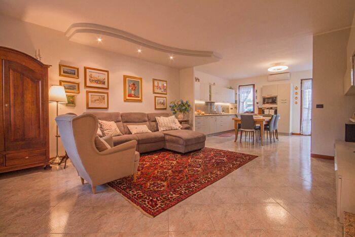 Casa quadrilocale in vendita in Via Celestino Tomelleri B, Vigasio