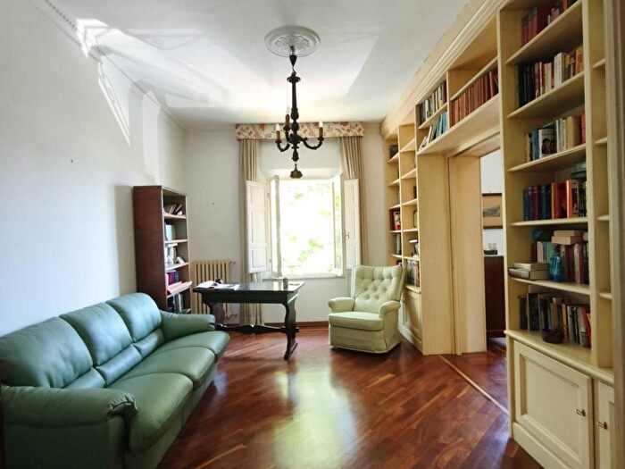 Appartamento con 5 locali in affitto in viale giacomo matteotti, Stazione Via Roma, Grosseto