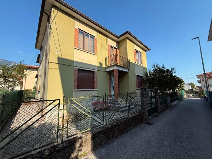 Casa con 5 locali in vendita in Via Cesare Battisti, Piovene Rocchette