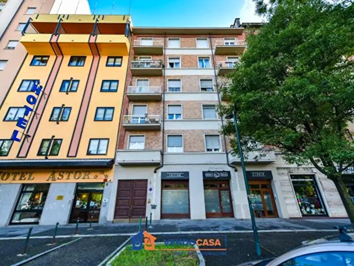 Appartamento trilocale in vendita in Piazza Tancredi Galimberti, Torino