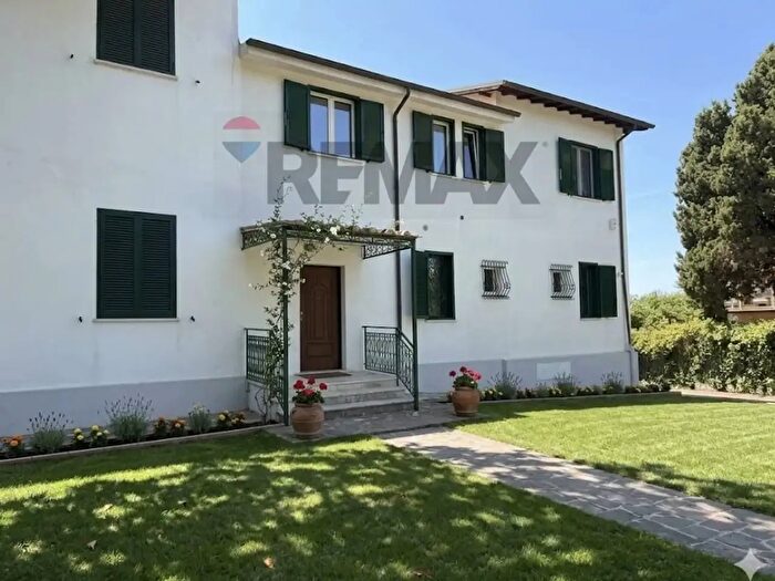 Casa con 8 locali in affitto in Via Cassia, Roma