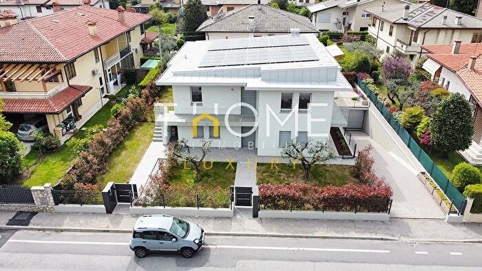 Casa con 5 locali in vendita in Bassano Del Grappa