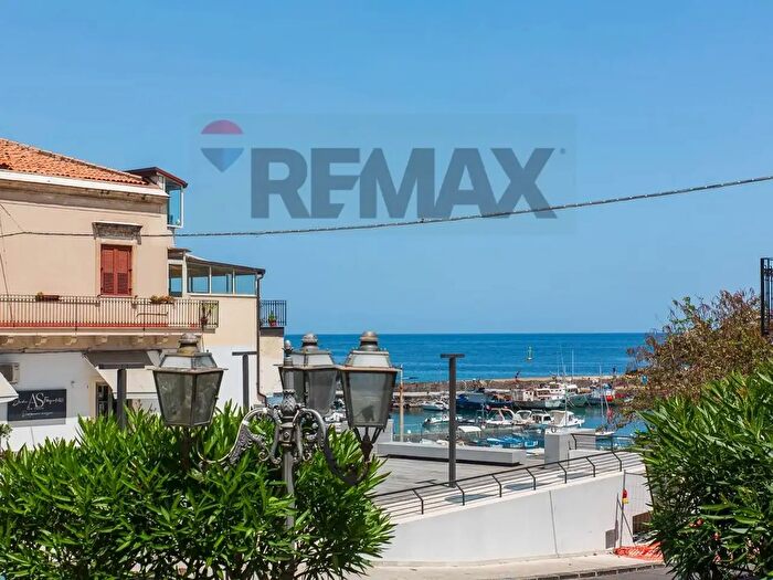 Casa bilocale in vendita in Via Bastionello, Aci Castello