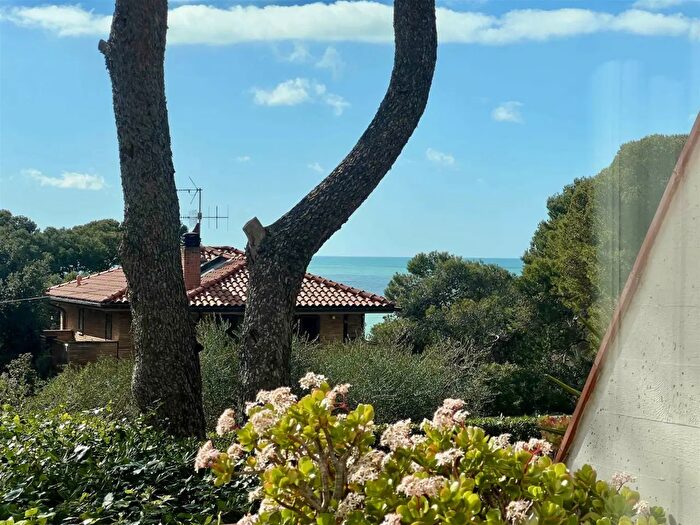 Appartamento con 5 locali in vendita in Livorno