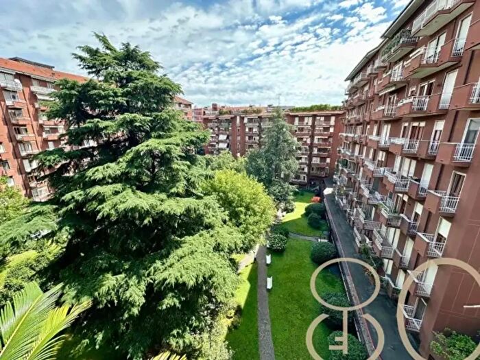 Appartamento trilocale in vendita in Via Durazzo, Milano