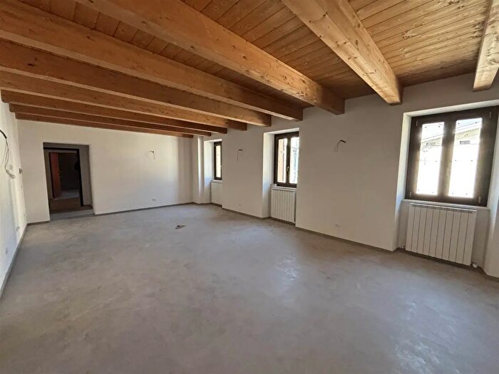 Appartamento trilocale in vendita in Castelraimondo
