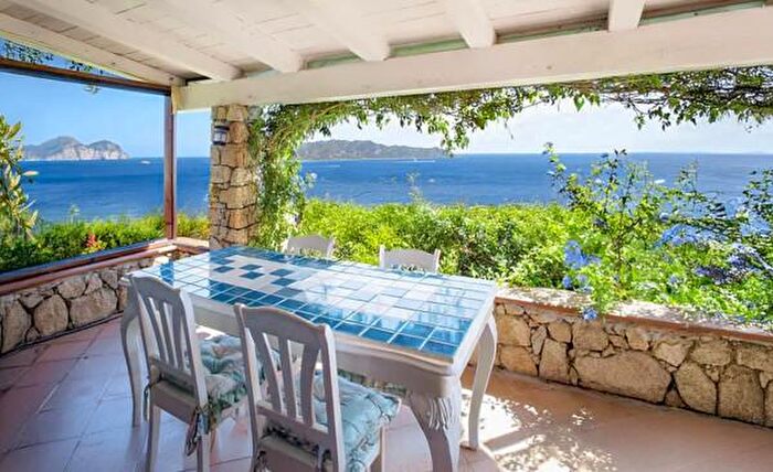 Casa con 5 locali in vendita in Via Punta Molara, San Teodoro