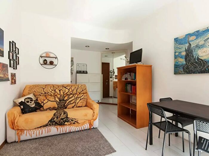 Appartamento monolocale in affitto in Via Osoppo, Milano