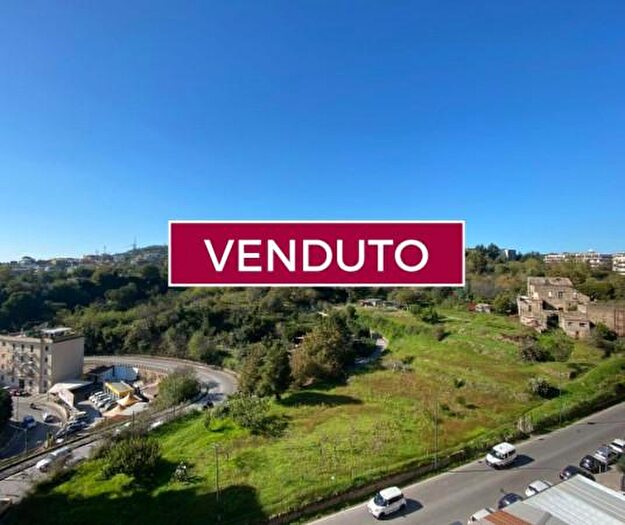 Appartamento con 5 locali in vendita in Via Onofrio Fragnito, Napoli