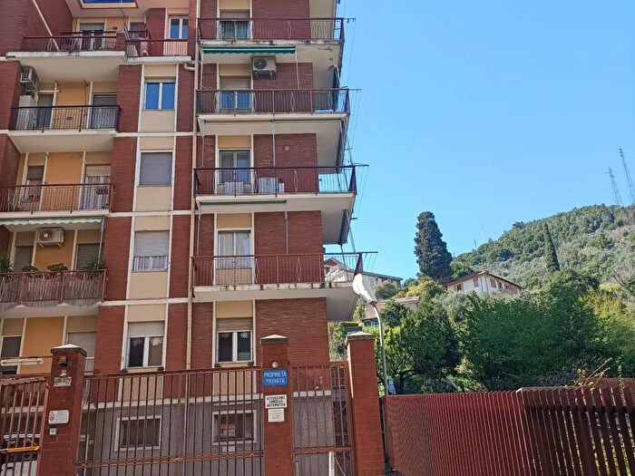 Appartamento con 5 locali in vendita in Piazza Silvio Arrivabene, Genova
