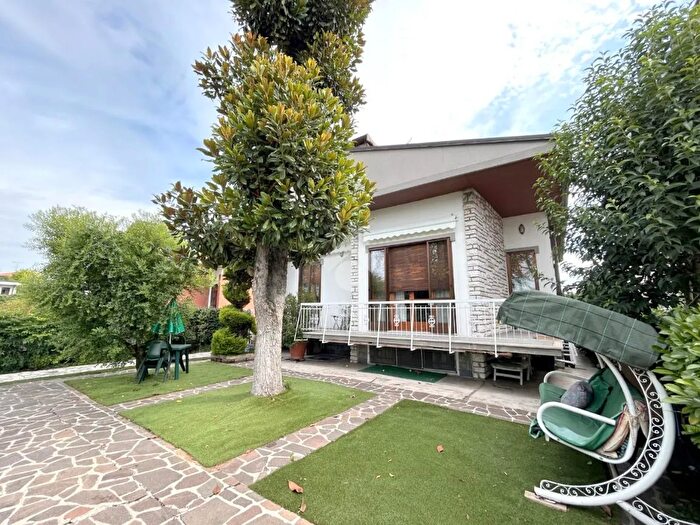 Casa con 5 locali in vendita in Viale Santa Maria, Carpenedolo