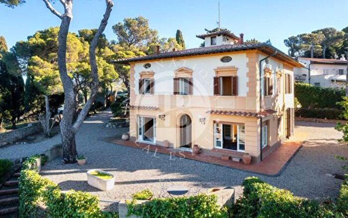 Casa con 6 locali in vendita in Livorno