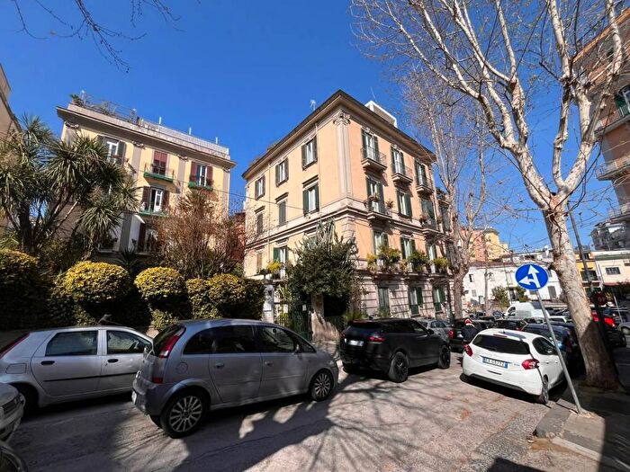 Appartamento trilocale in affitto in Via Enrico Alvino, Vomero, Napoli