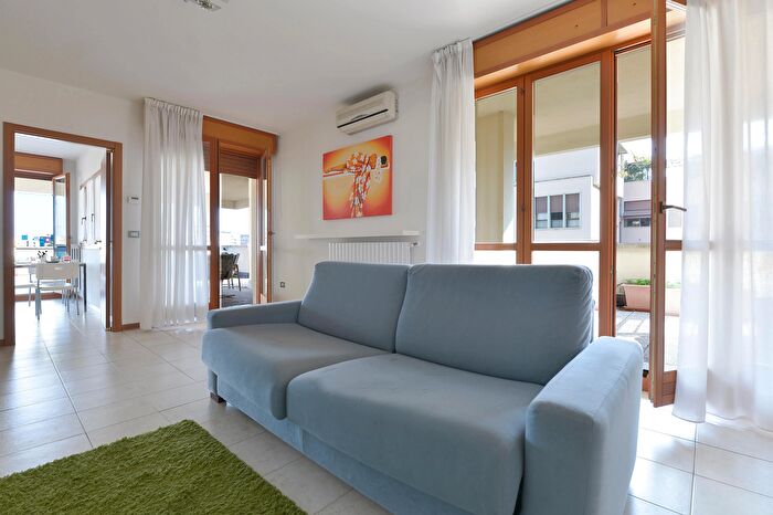 Appartamento in affitto in Via Emilia Levante, Bologna