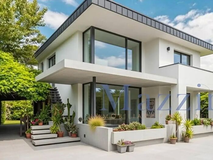 Casa con 13 locali in vendita in Via Carrara, Forte Dei Marmi