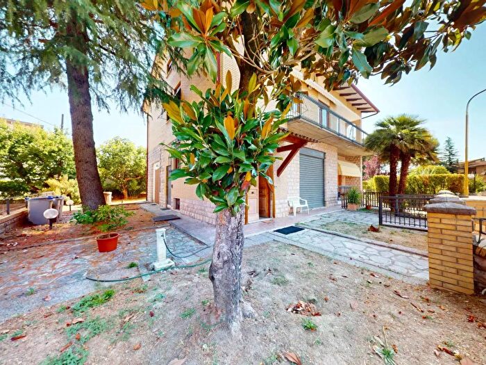 Casa con 5 locali in vendita in Via Rodolfo Morandi, Bastia Umbra