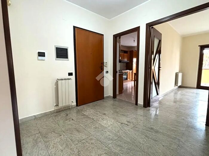 Appartamento quadrilocale in affitto in Via Mons Aurelio Sorrentino, Reggio Calabria