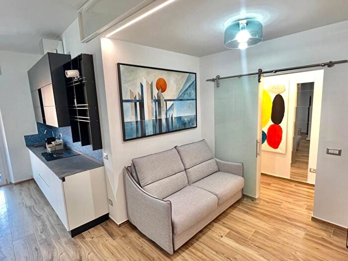 Appartamento bilocale in affitto in Viale Luigi Torelli, Farini, Milano