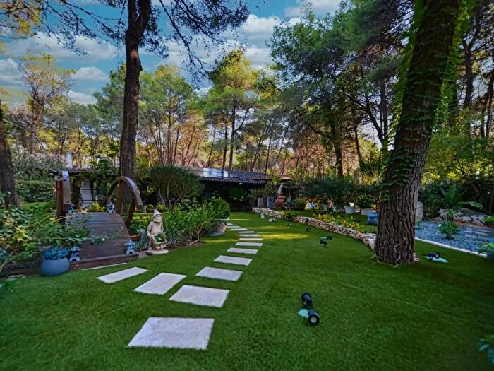 Casa con 5 locali in vendita in Castellaneta