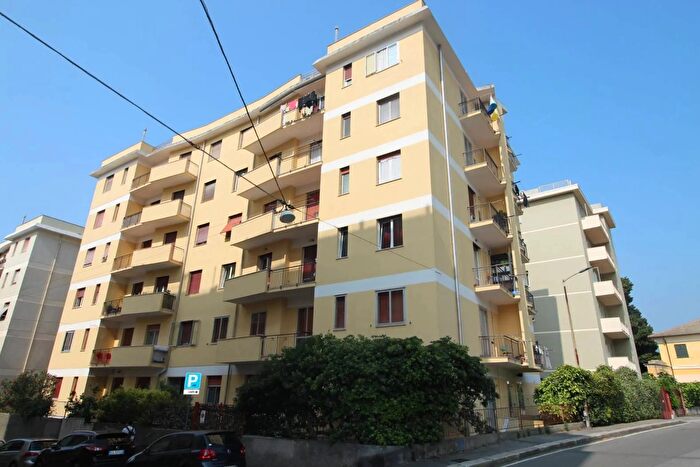 Appartamento quadrilocale in vendita in Via Taggia Genova, Genova