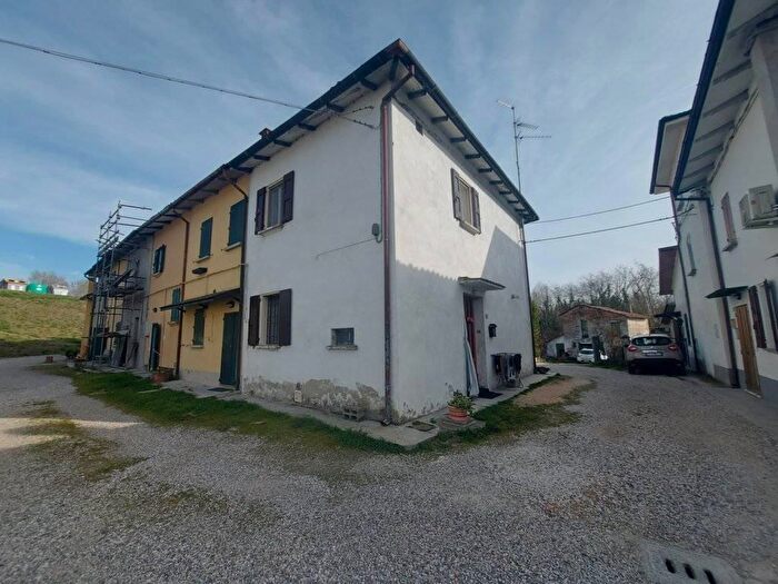 Casa trilocale in vendita in Via Confine Inferiore, Molinella