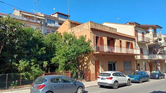 Casa con 6 locali in vendita in Via Industriale, Capri Leone