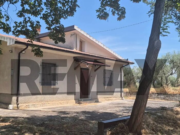 Casa con 5 locali in vendita in Bonito