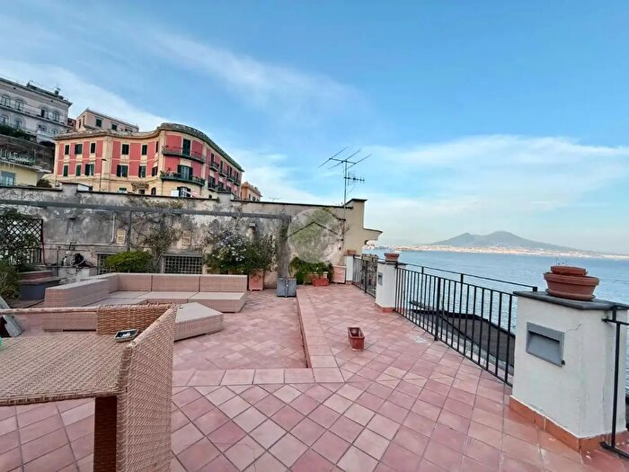Appartamento con 5 locali in affitto in Via Posillipo, Napoli
