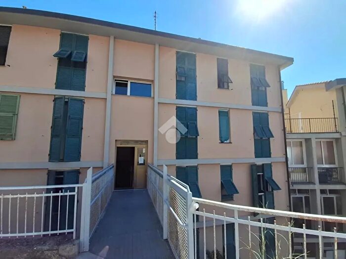 Appartamento quadrilocale in vendita in Via Gaetano Salvemini, Genova