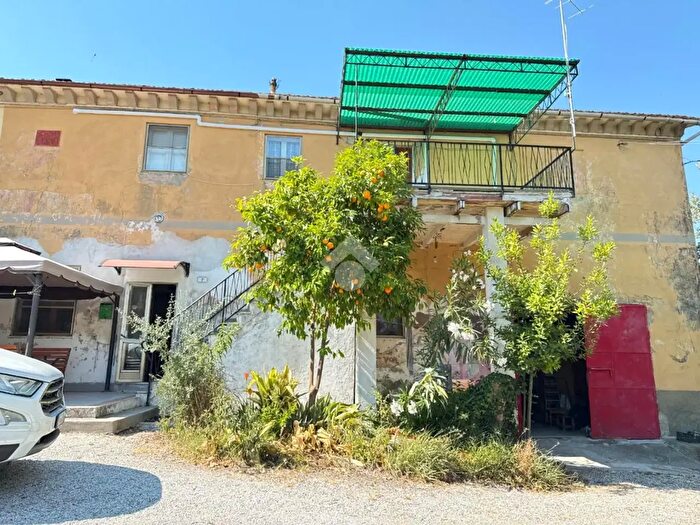 Casa con 6 locali in vendita in Via Parrana S Giusto, Collesalvetti