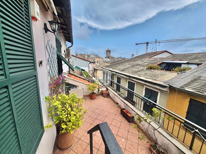 Appartamento trilocale in vendita in Via Pia, Savona