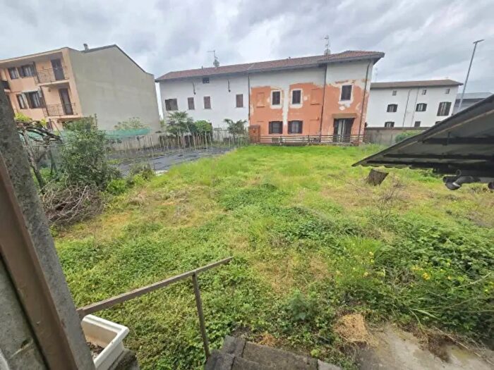 Casa con 5 locali in vendita in Cameri