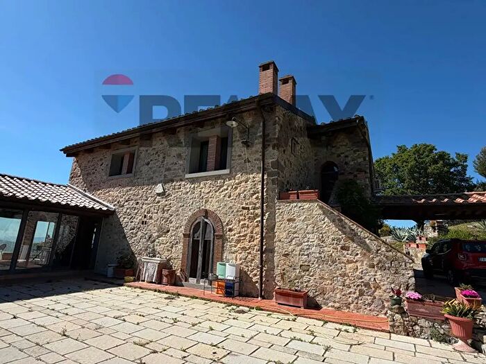 Casa con 10 locali in vendita in Scansano