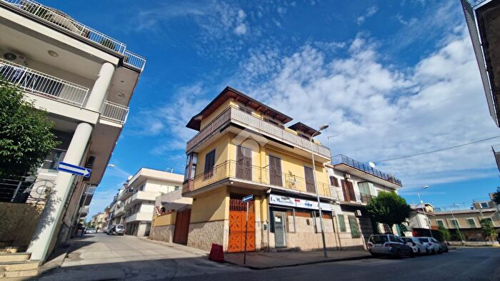 Casa con 6 locali in vendita in Via Giuseppe Mazzini, Frattamaggiore