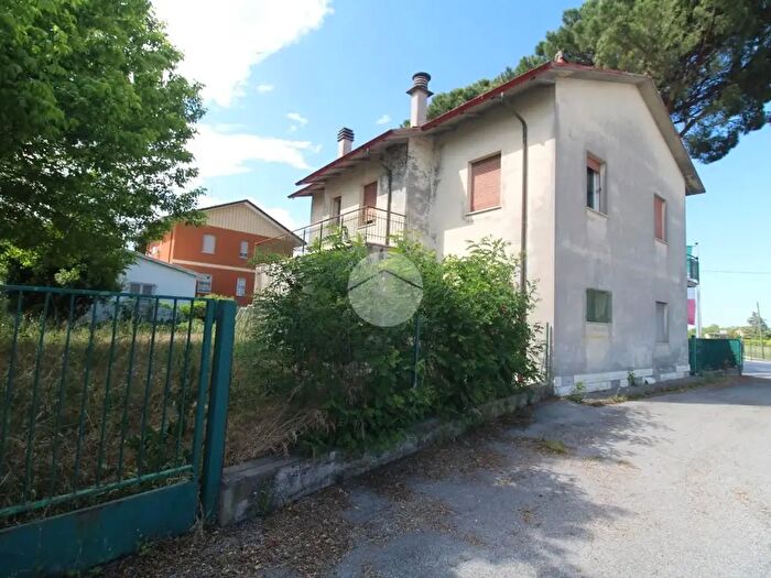 Casa con 6 locali in vendita in Via Emilia Ponente, Cesena