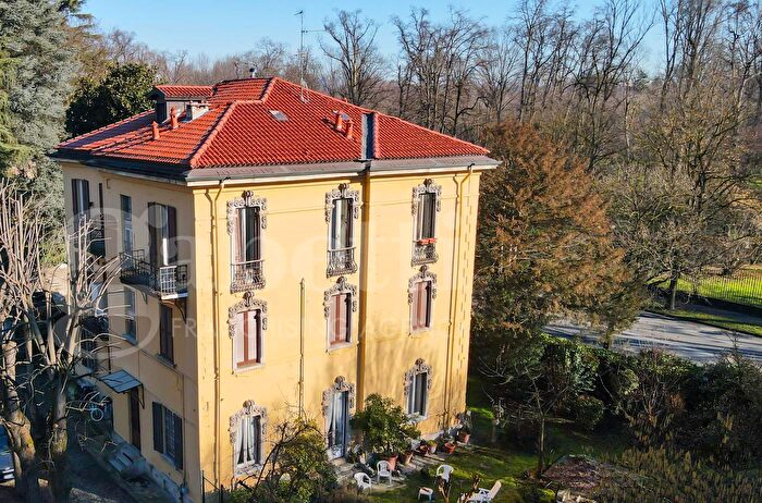 Appartamento con 5 locali in vendita in Via Leopardi, Monza