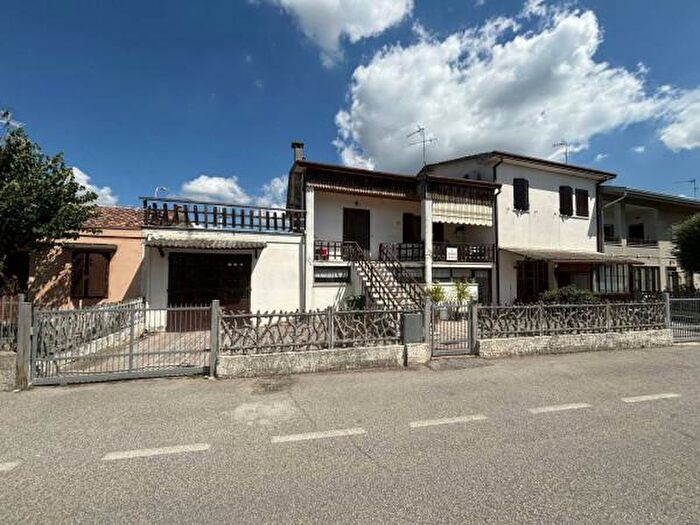 Casa con 5 locali in vendita in Via Armando Girotti, Taglio Di Po