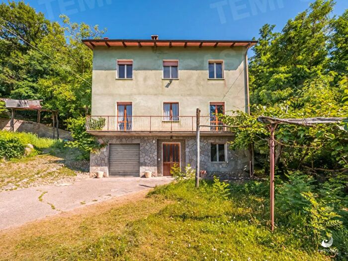 Casa con 6 locali in vendita in Via Sassorosso, Pavullo Nel Frignano