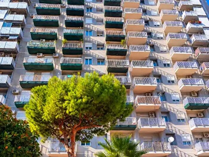 Appartamento trilocale in vendita in Via Andrea Biondo, Palermo