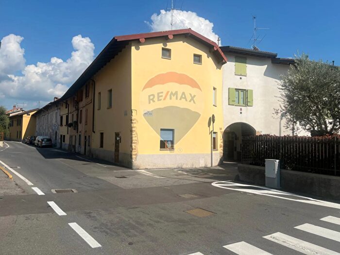 Casa con 5 locali in vendita in Via IV Novembre, Curno