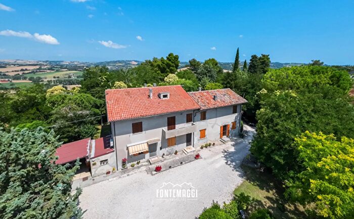 Casa con 10 locali in vendita in Fano
