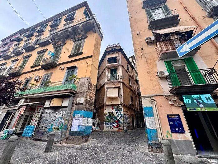 Appartamento bilocale in vendita in Vico Santa Caterina a Formiello, Napoli