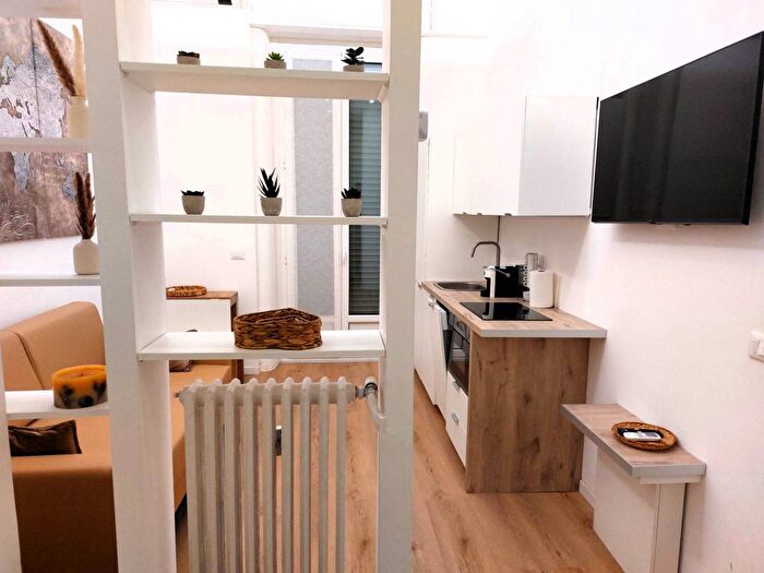 Appartamento bilocale in affitto in Viale Angelo Filippetti, Quadronno Crocetta, Milano