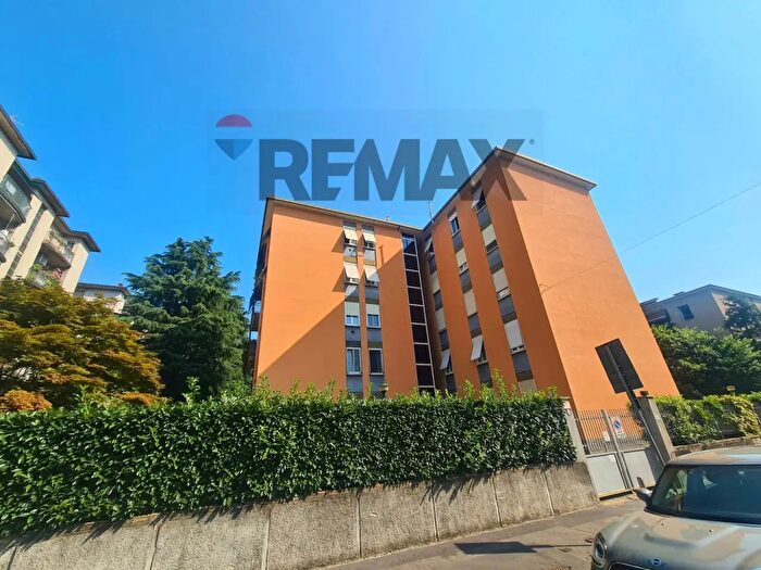 Appartamento trilocale in vendita in Via Reinach, Milano