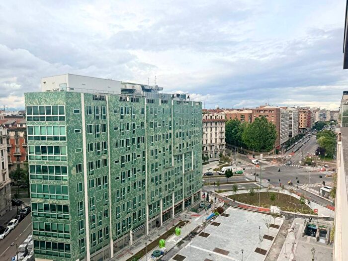 Appartamento trilocale in affitto in Viale Andrea Doria, Centrale, Milano